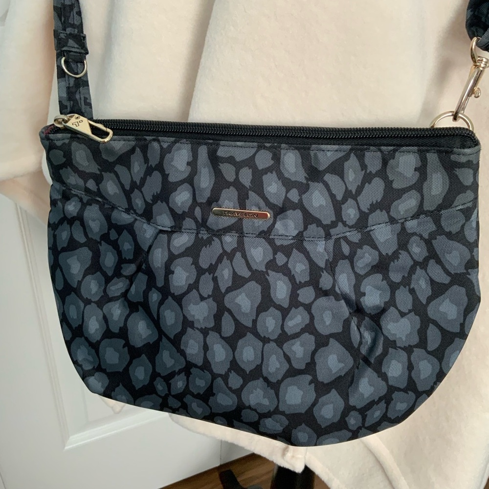 NWOT Travelon crossbody cheetah print bag